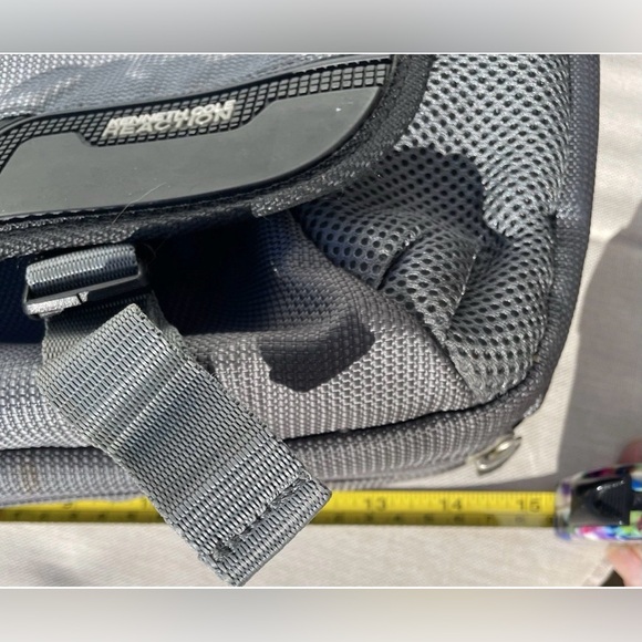 Kenneth Cole Reaction Laptop
Messenger Cross Body Bag Black & Gray Many Pockets - Picture 7 of 12